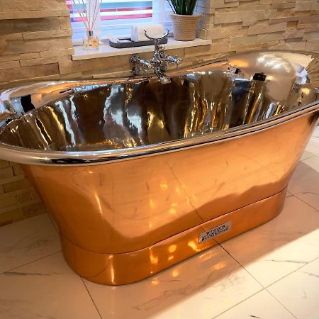 Pamper Yourself In Our Double Sized Copper Tub -2 Bedroom Villa Inverness Exterior photo